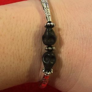 Black skull 💀 bangle like stretch bracelet!